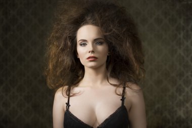 çılgın saç modeli ile kız moda