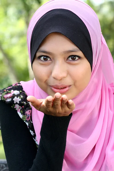 Portrait of cute young muslim female blowing kiss — Stock Photo, Image