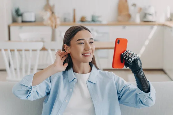 Mujer Europea Bastante Discapacitada Tomando Selfie Cámara Teléfono Inteligente Chica —  Fotos de Stock