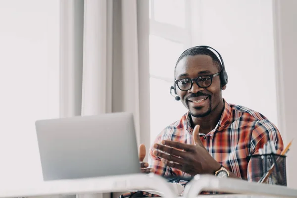 African American Man Wearing Headset Communicates Client Video Call Laptop — Zdjęcie stockowe