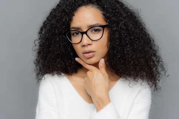 Close Portrait Thoughtful African American Woman Holds Chin Looks Mysteriously — Stockfoto