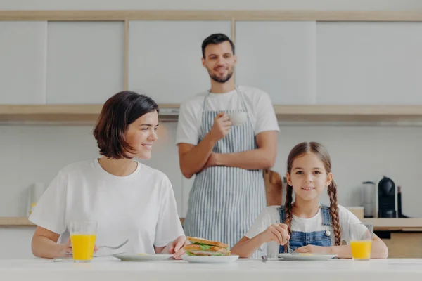 Lovely Small Kid Mother Have Breakfast Together Sit Kitchen Table — Foto Stock