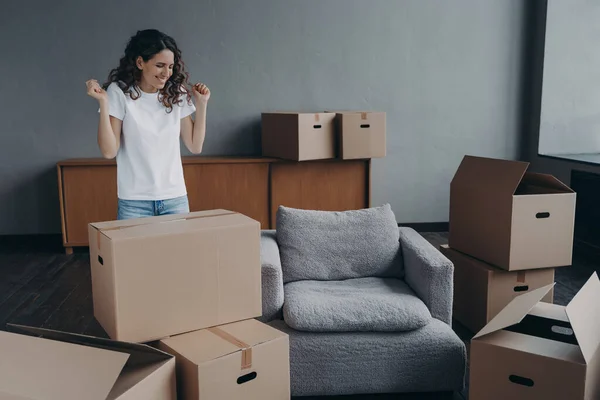 Excited Young Woman Packing Things Spanish Girl Moves New House — Foto de Stock