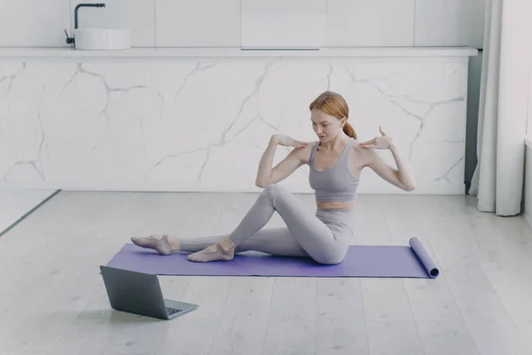 Slim Sporty Girl Stretching Mat Concept Distance Learning Remote Fitness — ストック写真