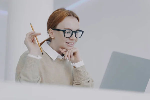 Female Student Reading Smiling Girl Browsing Information Doing Research Adviser — Fotografia de Stock