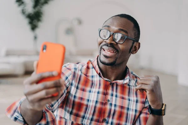 Positive Afro Man Has Video Call Smartphone Guy Stays Home — Stockfoto
