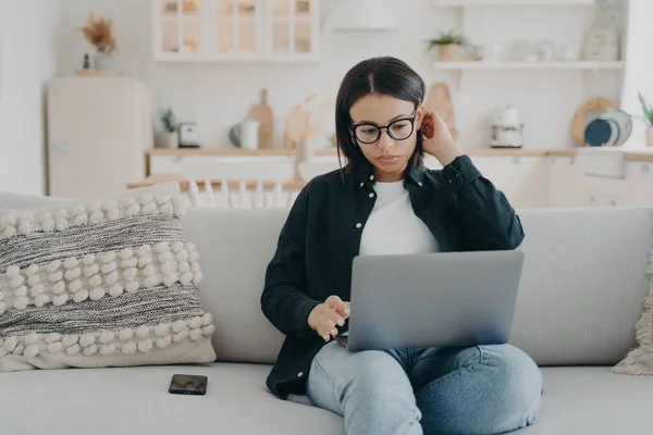 Focused Woman Freelancer Wearing Glasses Working Laptop Sitting Couch Home — Stock Fotó