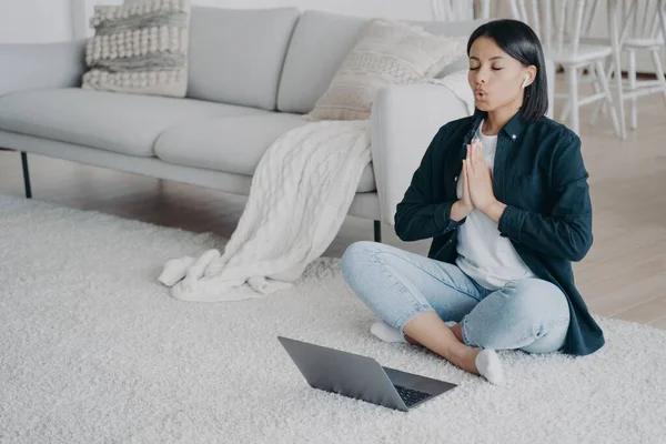 Young European Woman Practicing Yoga Online Home Girl Sitting Floor —  Fotos de Stock