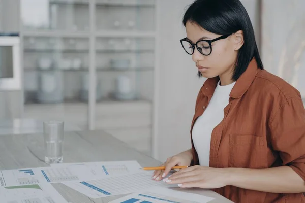 Businesswoman Analyzing Statistics Working Financial Project Report Female Employee Checking — Fotografia de Stock
