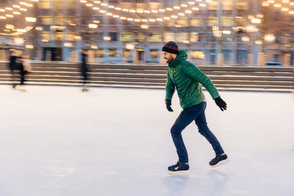 Middle Aged Male Wears Figure Skates Being Ice Rink Winter — Stock Photo, Image