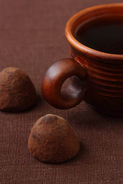 Taza de café y chocolates —  Fotos de Stock