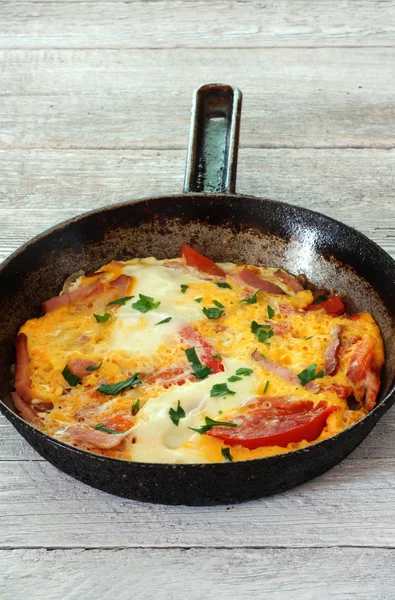 Omelet in frying pan — Stock Photo, Image