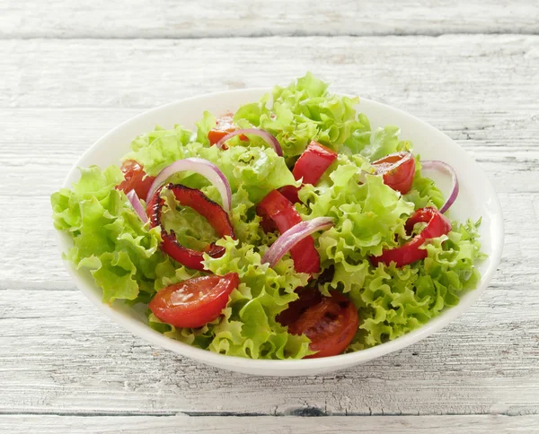 Frischer Gemüsesalat — Stockfoto