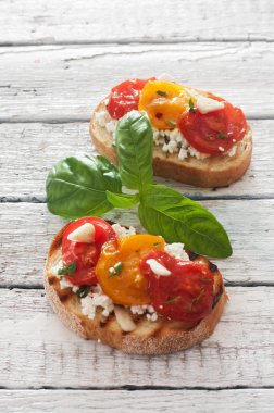peynir ve domates ile tost