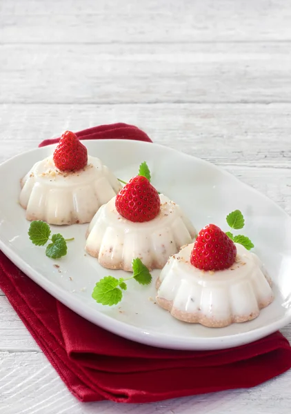 Cream jelly dessert with strawberries — Stock Photo, Image
