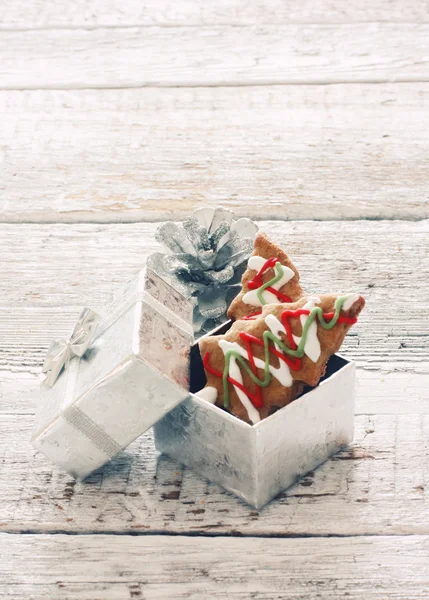 Імбирні палички в срібній подарунковій коробці — стокове фото