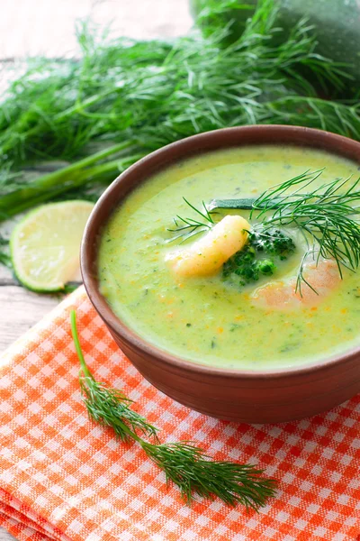 Minestra alla panna con gamberetti e verdure — Foto Stock