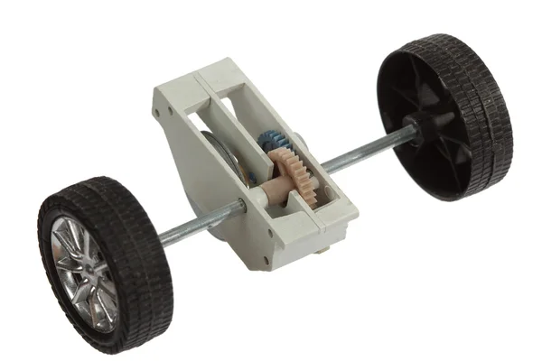 motor ve beyaz arka plan üzerinde izole oyuncak araba tekerleği