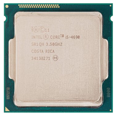 İşlemci İntel Çekirdeği i5-4690 (Merkezi İşlem Birimi) mikroçip, beyaz arkaplanda izole