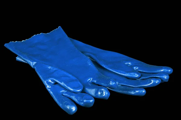 蓝色橡胶手套的副件 用黑色衬底隔开 — 图库照片