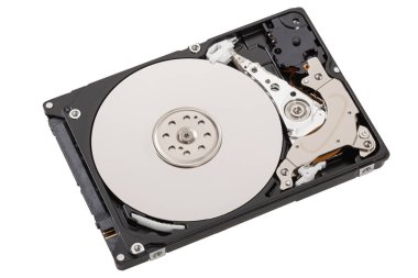 Klipsleme yolu ile, beyaz arkaplanda izole sabit disk