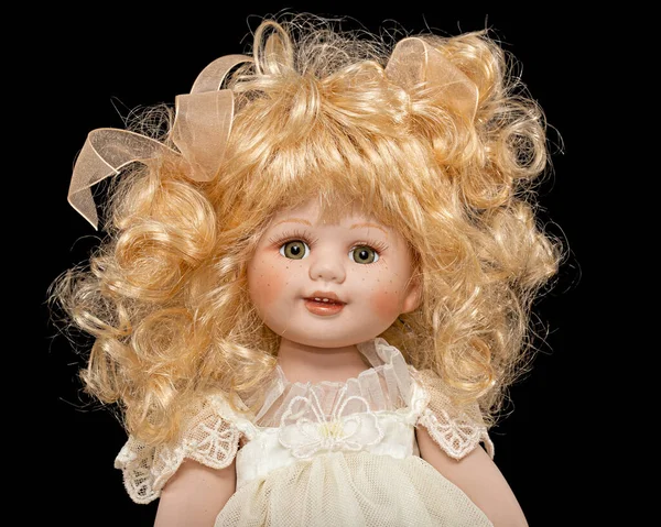 Винтажная Фарфоровая Кукла Изолированная Черном Фоне — стоковое фото