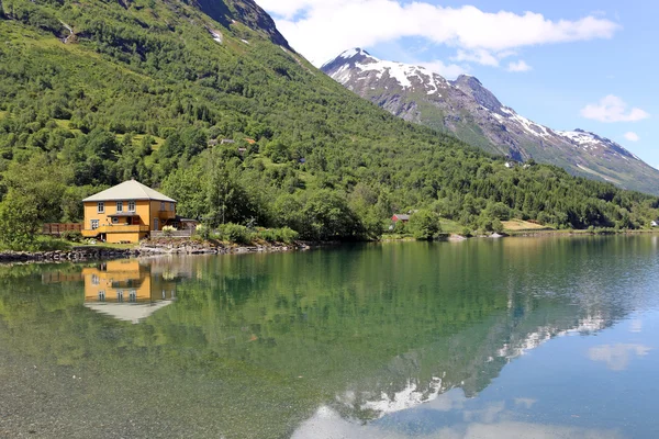 Norsk landskap – stockfoto