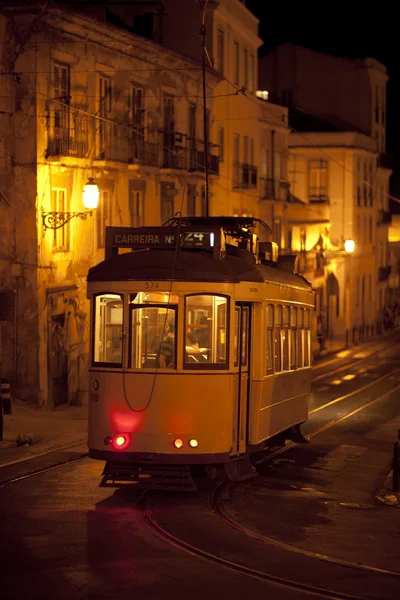 Lisszaboni sárga villamos — Stock Fotó