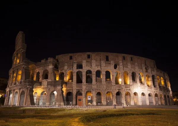 Koloseum (Colosseum) v noci — Stock fotografie