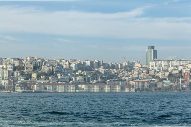 İstanbul, Türkiye - 6 Aralık 2014: İstanbul Boğaz 'dan ufuk çizgisi görünümü