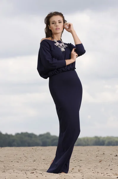 Sexy brunette posing in violet dress. — Stock Photo, Image