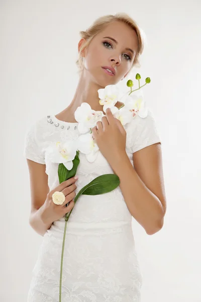 Young bride in white wedding dress happy smiling — Stok fotoğraf