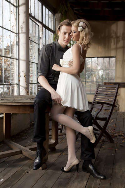 Портрет влюбленной молодой пары
