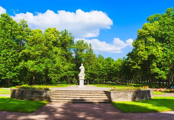 Statue in old park — Stock Photo, Image
