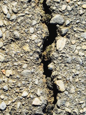 bir monolith çatlamak