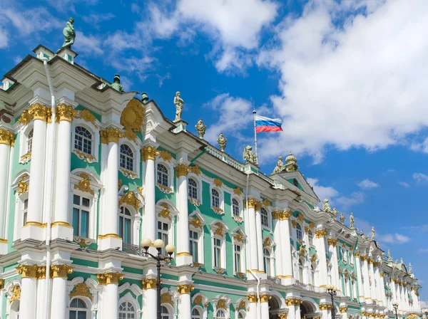 Palacio de Invierno (Museo del Hermitage) en San Petersburgo, Rusia . —  Fotos de Stock