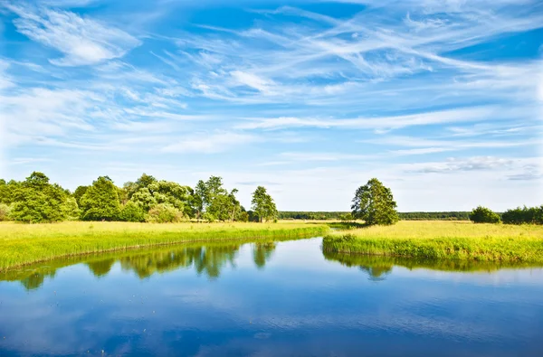 Rio Suhodrev. Região de Kaluga. Rússia . — Fotografia de Stock