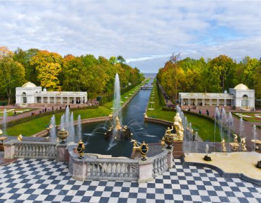 Grand cascade, deniz kanal ve alt Peterhof Parkı. banliyösü olan St-petersburg, Rusya Federasyonu