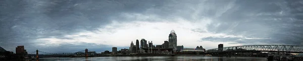 EDITORIAL Panorama de Cincinnati Ohio Imagens Royalty-Free