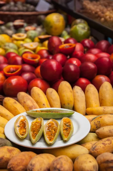 Fruta maracuja amarela Imagem De Stock