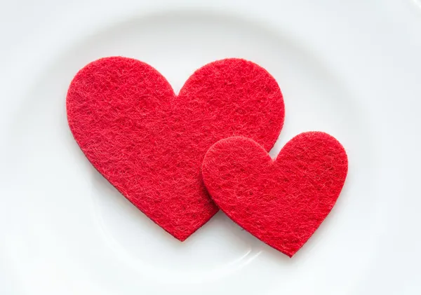 Red hearts on a plate close-up. Valentine's Day — Stock Photo, Image