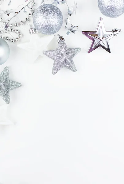 Slavnostní Nálada Příprava Dovolenou Novoroční Slavnostní Dekor Stříbřitých Barvách Hračky — Stock fotografie
