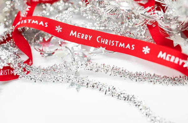 Kerstmis Zilveren Knutsel Met Vrolijke Kerst Belettering — Stockfoto