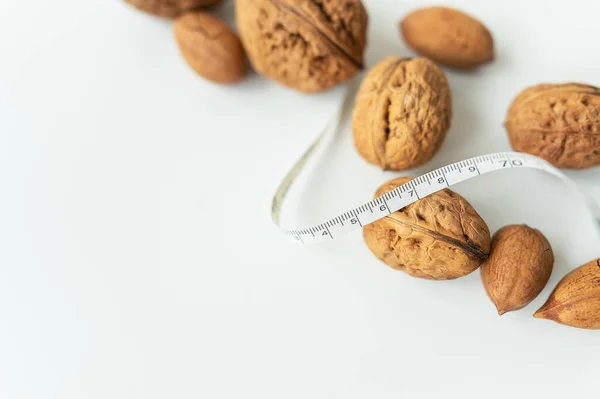Beautiful Whole Walnut Kernels Whole Nuts Shell White Table Centimeter — Stock Photo, Image