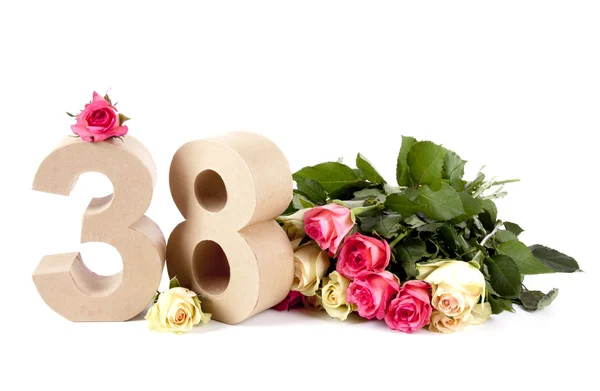 Idade em números em uma cama de rosas — Fotografia de Stock