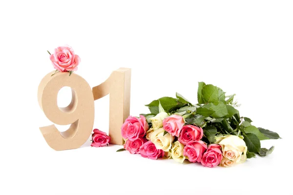 Alter in Zahlen auf einem Rosenbeet — Stockfoto