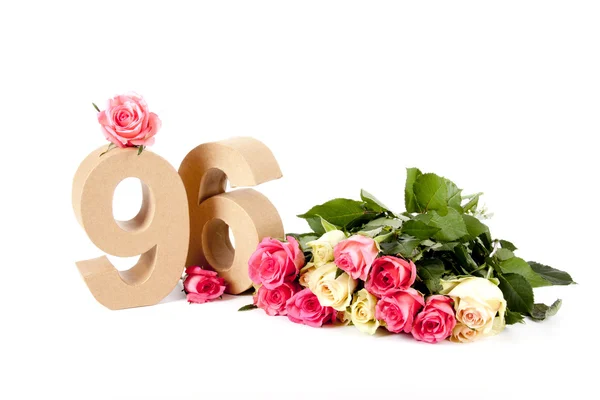 Edad en cifras sobre un lecho de rosas —  Fotos de Stock