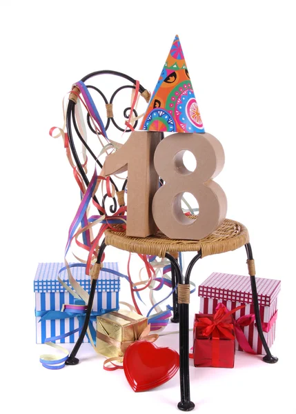 Feliz cumpleaños con la edad en cifras en un ambiente de fiesta —  Fotos de Stock