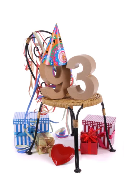 Gelukkige verjaardag met de leeftijd in cijfers in een feeststemming — Stockfoto