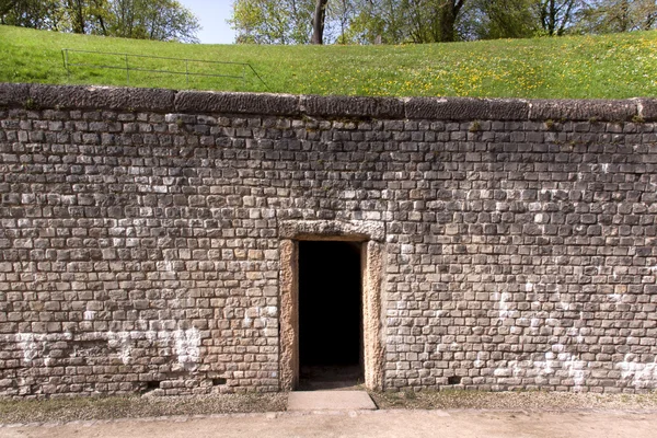 La pared de ladrillo en el anfiteatro romano —  Fotos de Stock